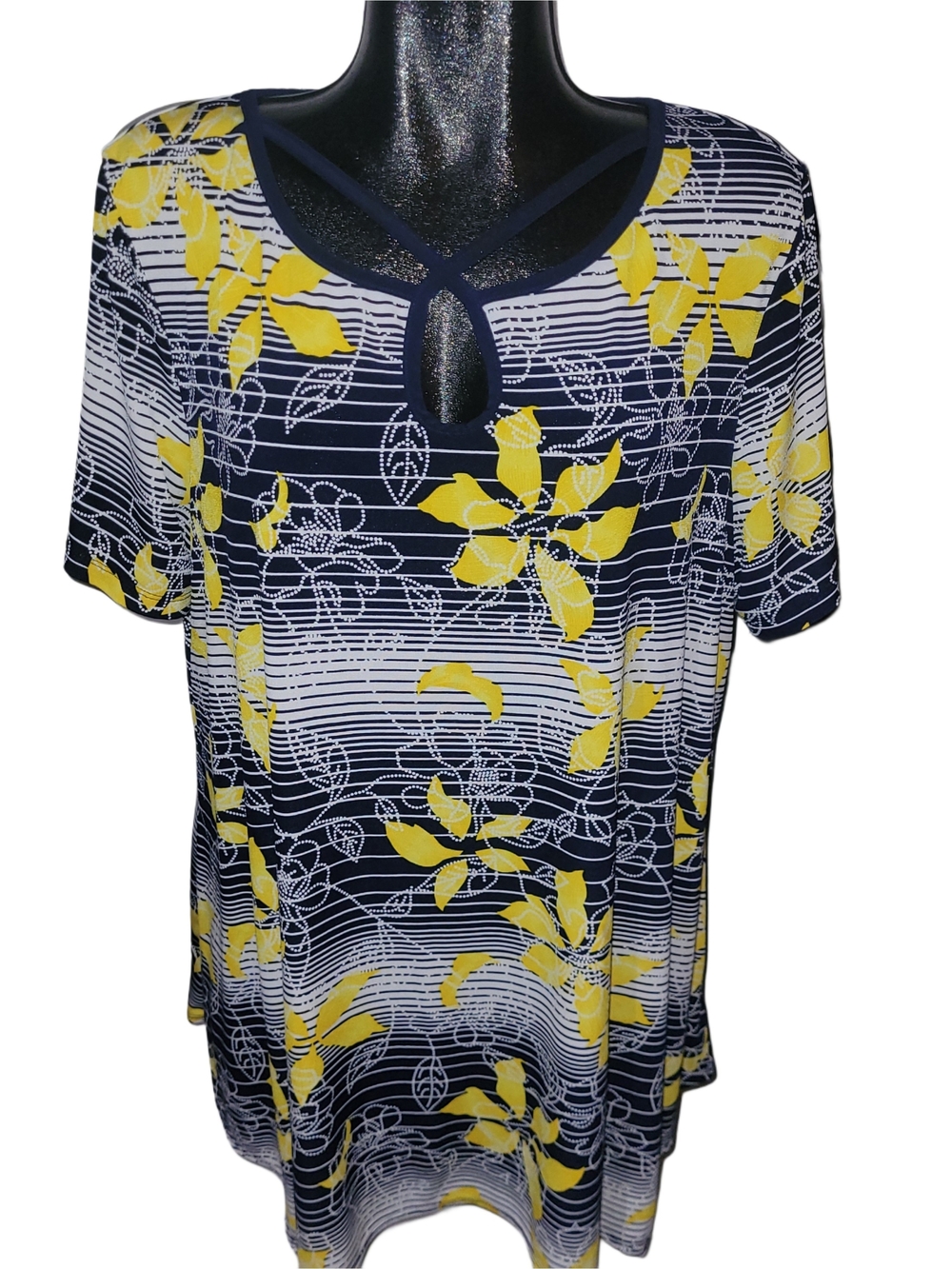 Claire France Women’s Navy and Yellow Floral Keyhole Detail Short Sleeve Top 2X